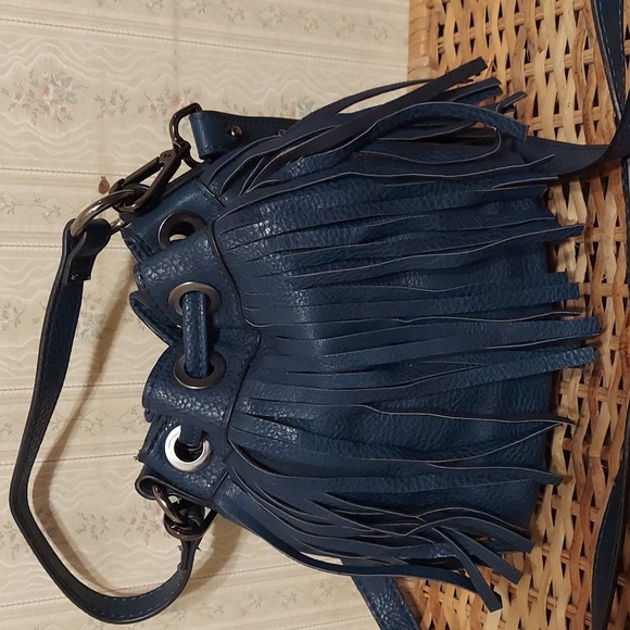 SONDRA ROBERTS SQUARED Blue Fringe Faux Leather Crossbody Bucket Shoulder Bag - Picture 5 of 16